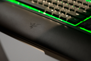 Игровая клавиатура Razer Ornata V2 с подставкой под запястья
