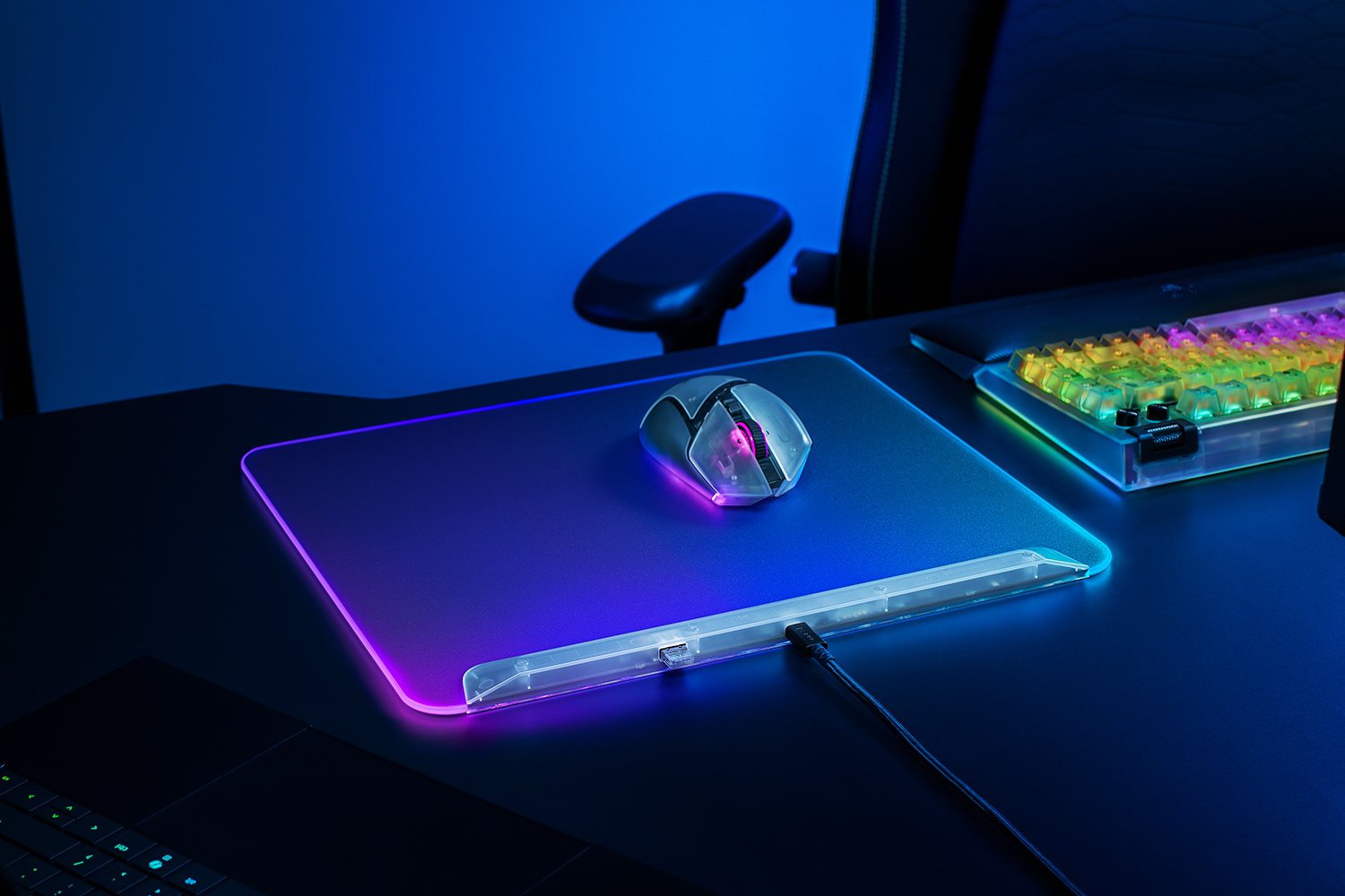 Купить Razer Firefly V2 Pro белый Phantom Edition [RZ02-04920400