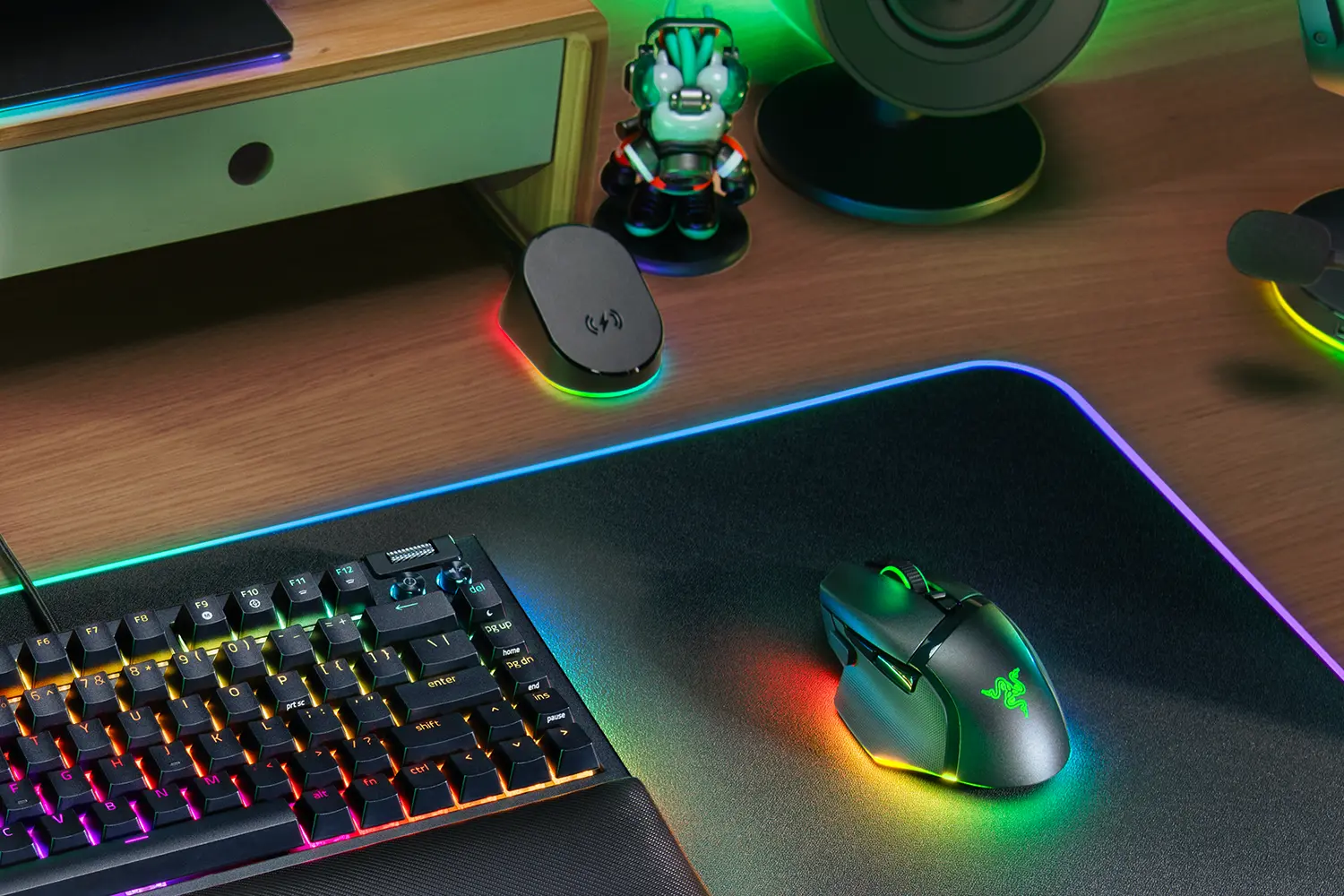 Купить Razer Mouse Dock Pro + Wireless Charging Puck Bundle [RZ81