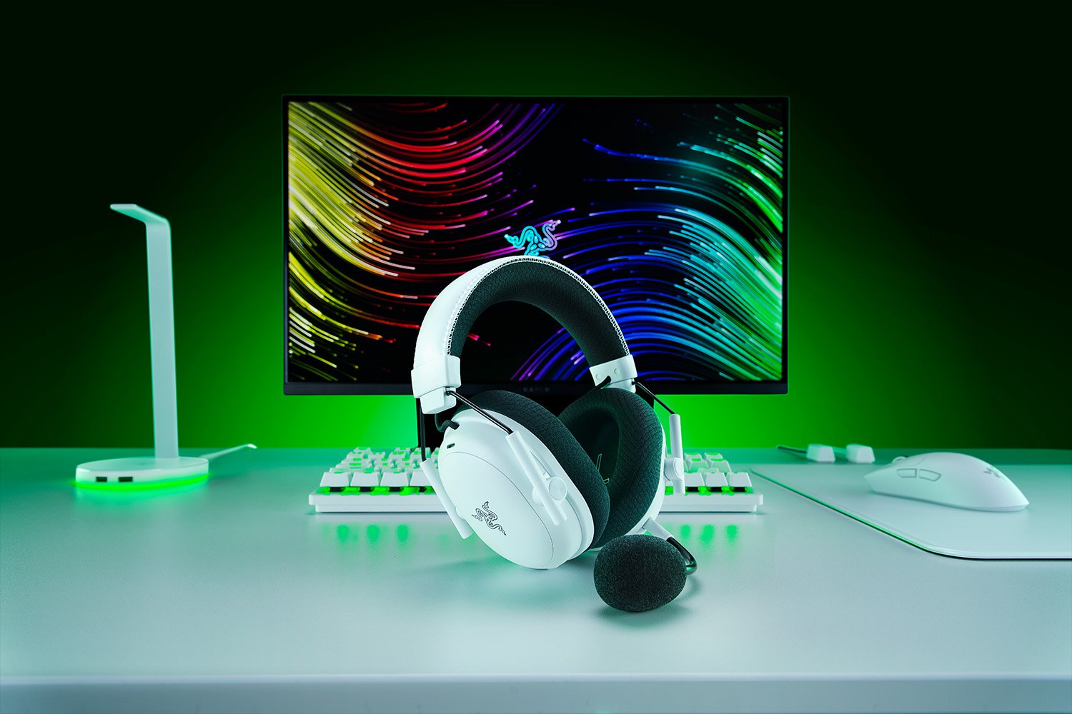 Купить Razer BlackShark V3 Pro белый [RZ04-05400200-R3M1] в