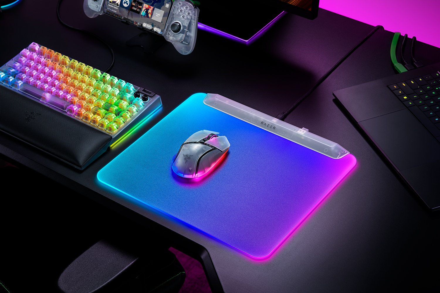 Купить Razer Firefly V2 Pro белый Phantom Edition [RZ02-04920400